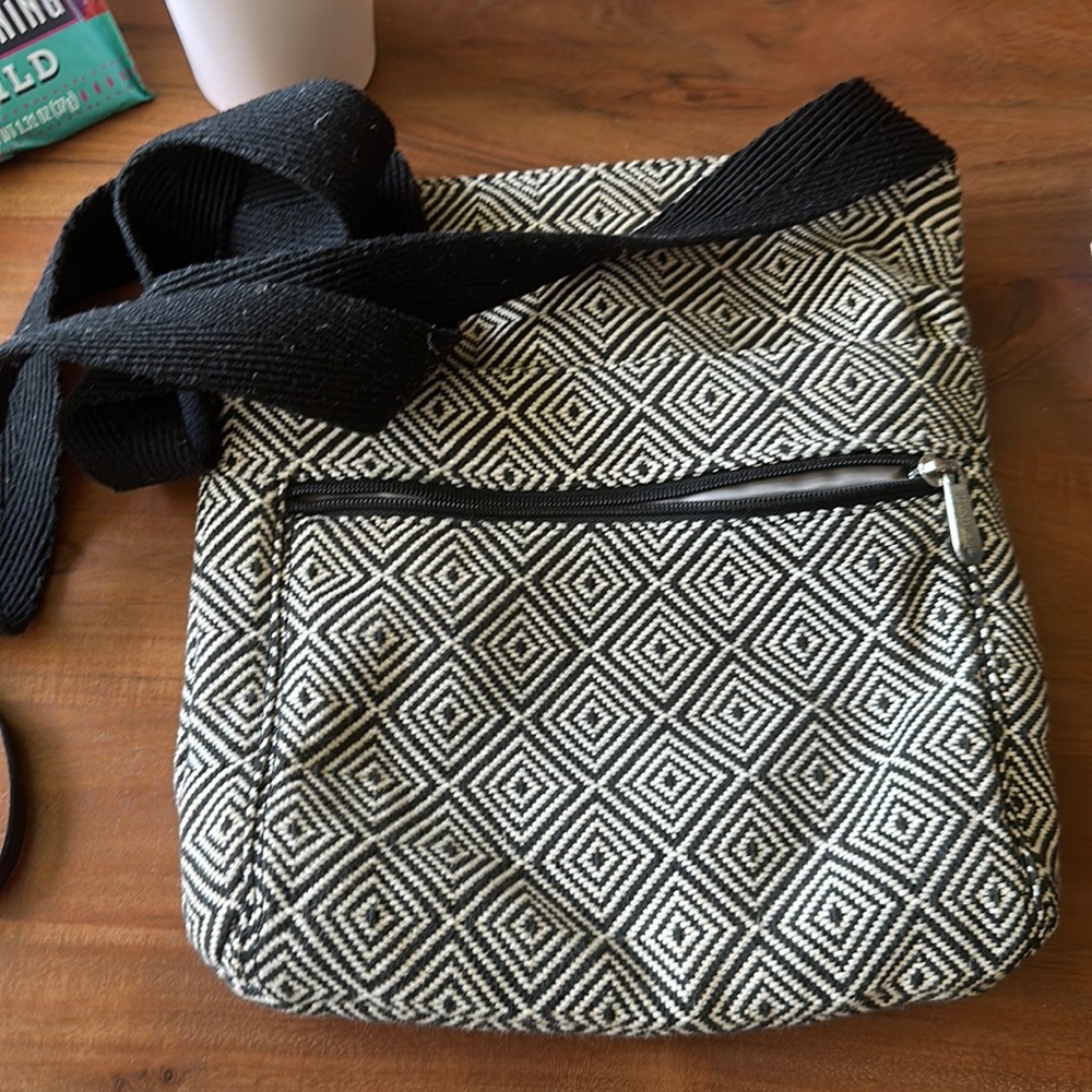 Thirty one over shoulder purse with pockets